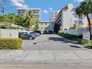 8910 Collins Ave in Miami Beach, FL - Building Photo - Building Photo