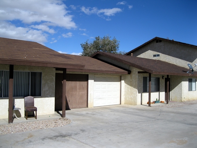 Fourplex in Yucca Valley, CA - Building Photo