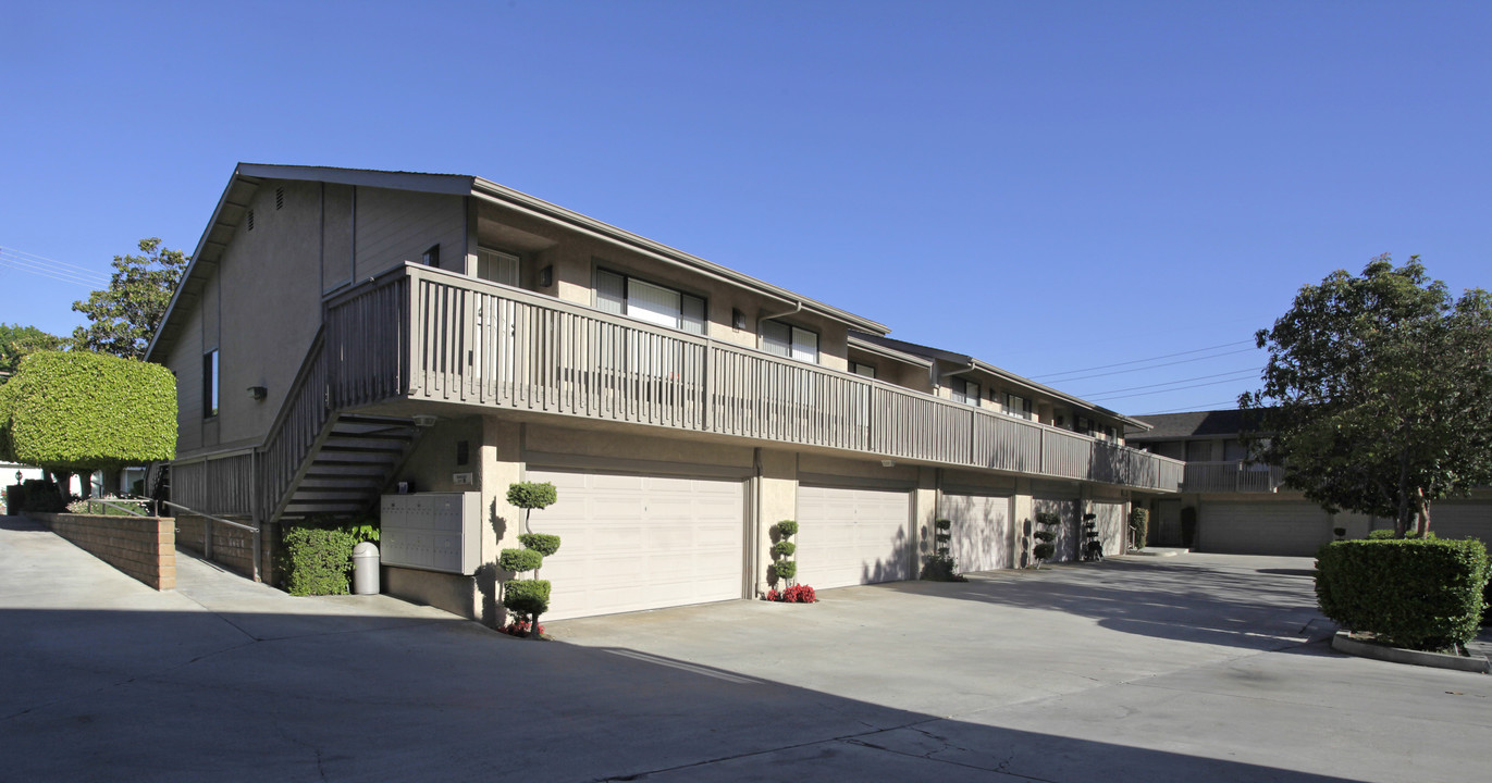 Nutwood Park Apartments in Anaheim, CA - Foto de edificio