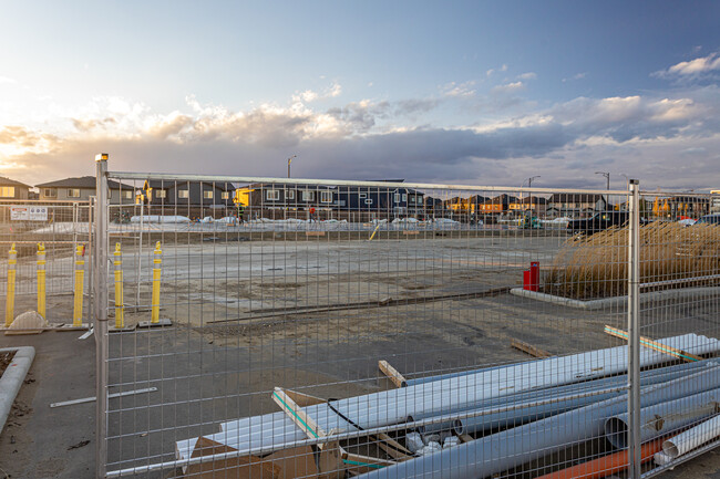 Cantiro Townhomes in Edmonton, AB - Building Photo - Building Photo