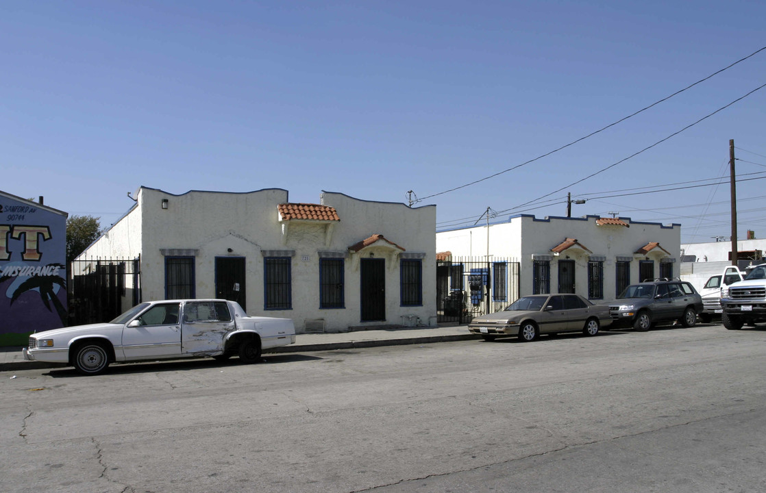 725-729 Sanford Ave in Wilmington, CA - Foto de edificio