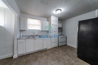15417 Flud Rd in Kemp, TX - Building Photo - Building Photo