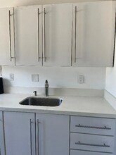 916 W 42 St in Miami Beach, FL - Building Photo - Building Photo