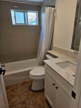 2033 Anaheim Ave in Costa Mesa, CA - Building Photo - Building Photo