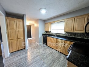 8220 S College Ave in Tulsa, OK - Building Photo - Building Photo