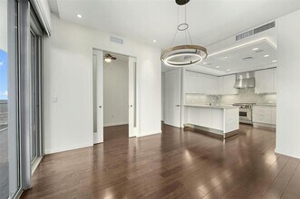 200 N Congress Ave in Austin, TX - Foto de edificio - Building Photo