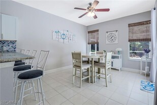 697 Crossfield Cir in Naples, FL - Building Photo