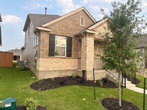 212 Flowers Ave in Hutto, TX - Building Photo - Building Photo