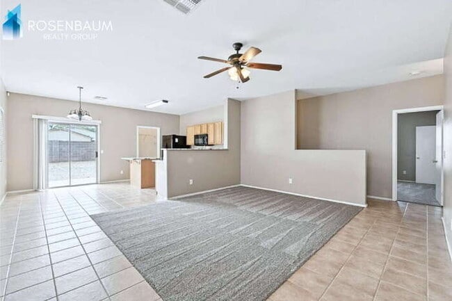 1921 E Desert Moon Trail in San Tan Valley, AZ - Foto de edificio - Building Photo