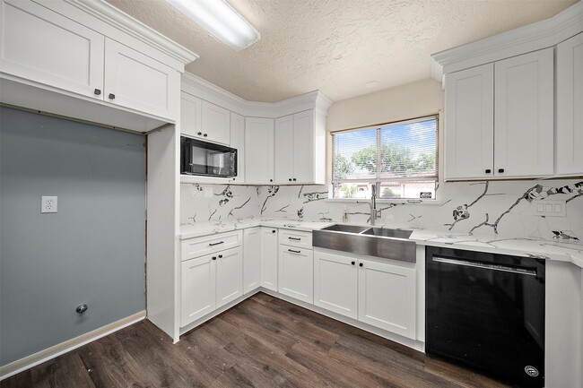 14107 Woodnook Dr in Houston, TX - Building Photo - Building Photo