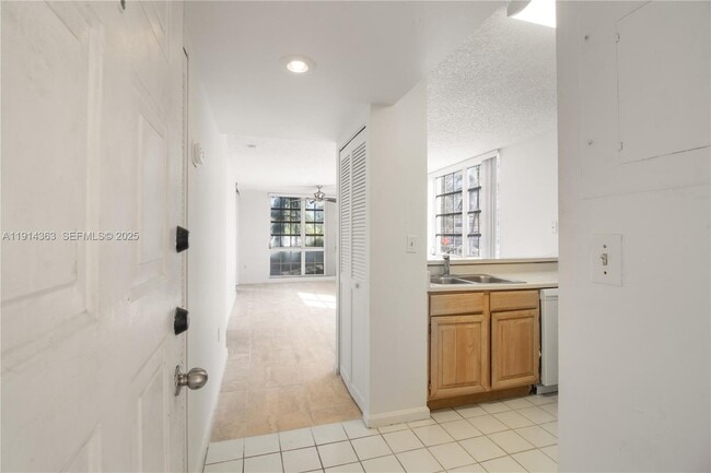 1280 S Alhambra Cir in Coral Gables, FL - Building Photo - Building Photo