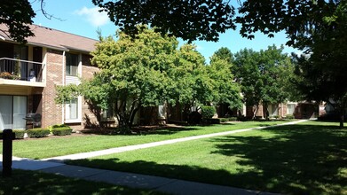 Merriman Woods Apartments in Livonia, MI - Building Photo - Building Photo