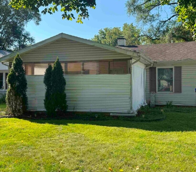 806 Roosevelt St in South Bend, IN - Building Photo