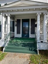 236 N Grand St in Cobleskill, NY - Foto de edificio - Building Photo