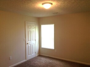 2027 River Birch Dr in Amelia, OH - Building Photo - Building Photo