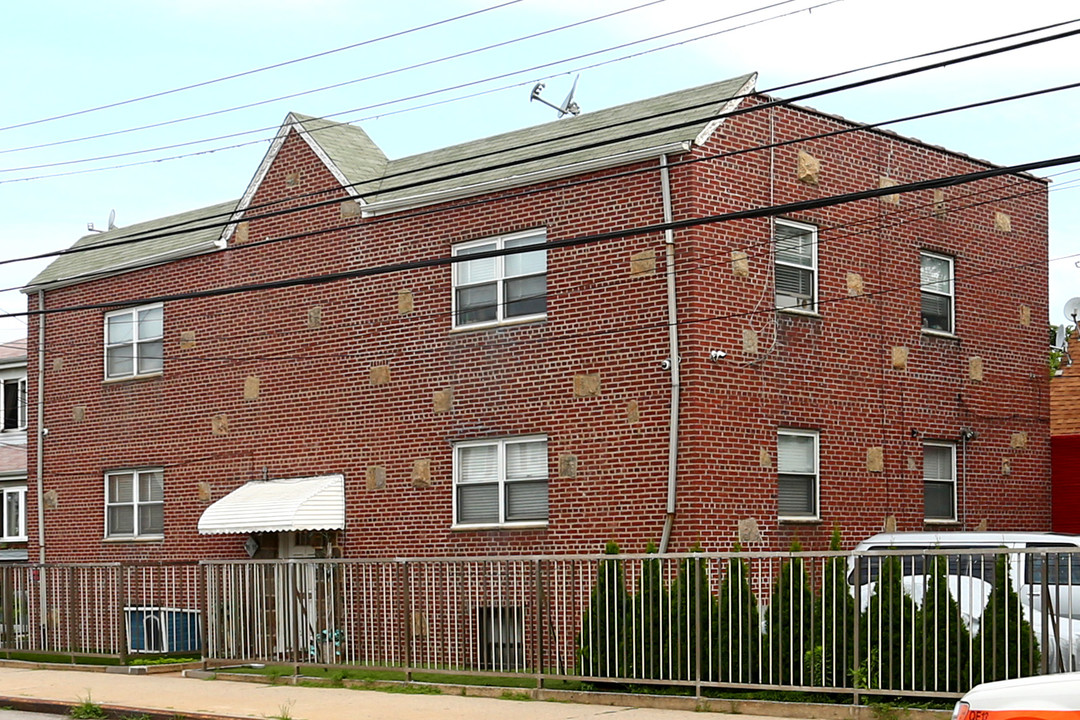 75-15 Pitkin Ave in Ozone Park, NY - Building Photo