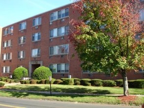 Essex House in West Haven, CT - Foto de edificio - Building Photo