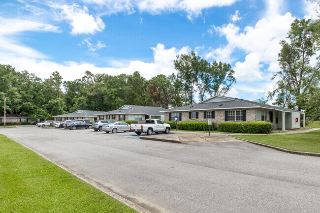 Oak Hill Apartments in Foley, AL - Building Photo - Building Photo