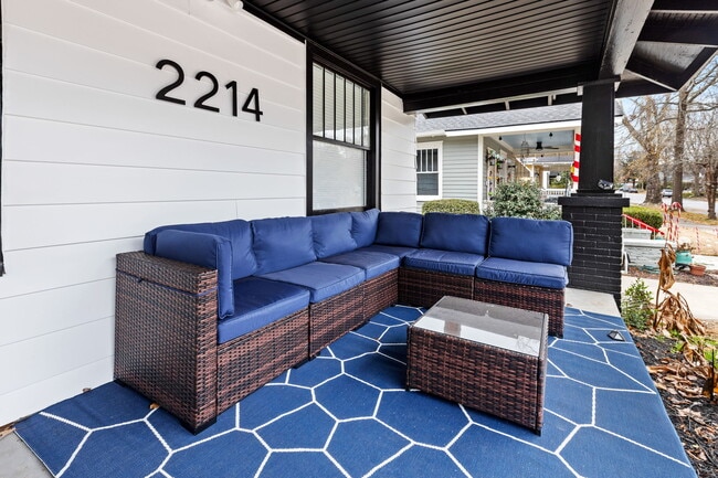2214 Wallace St in Columbia, SC - Foto de edificio - Building Photo