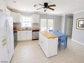 2079 E Tobago Cir in Ft. Myers, FL - Building Photo - Building Photo