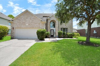 8810 Sunforest Ln in Pearland, TX - Foto de edificio - Building Photo