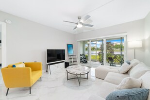 2801 N Palm Aire Dr, Unit 106 in Pompano Beach, FL - Building Photo