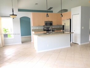 743 SW 190th Ave in Pembroke Pines, FL - Building Photo - Building Photo
