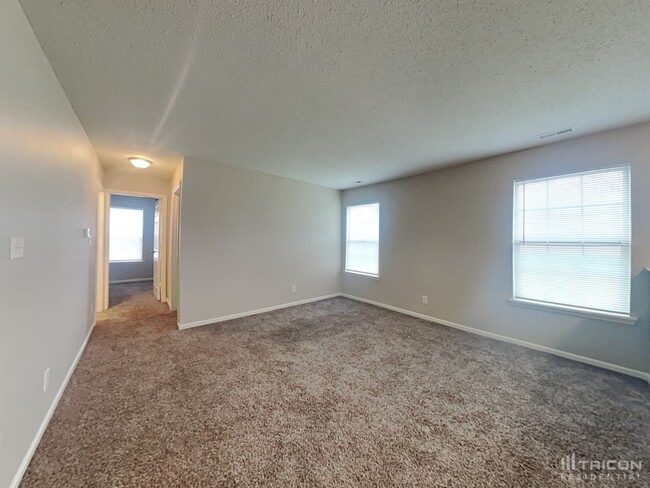 5851 Prairie Meadow Dr in Indianapolis, IN - Building Photo - Building Photo