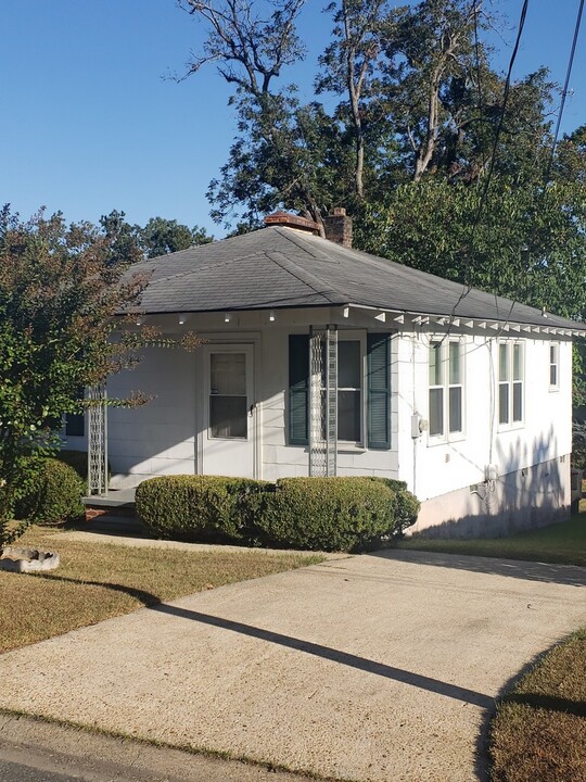 1300 Elberta Dr in Tallahassee, FL - Building Photo