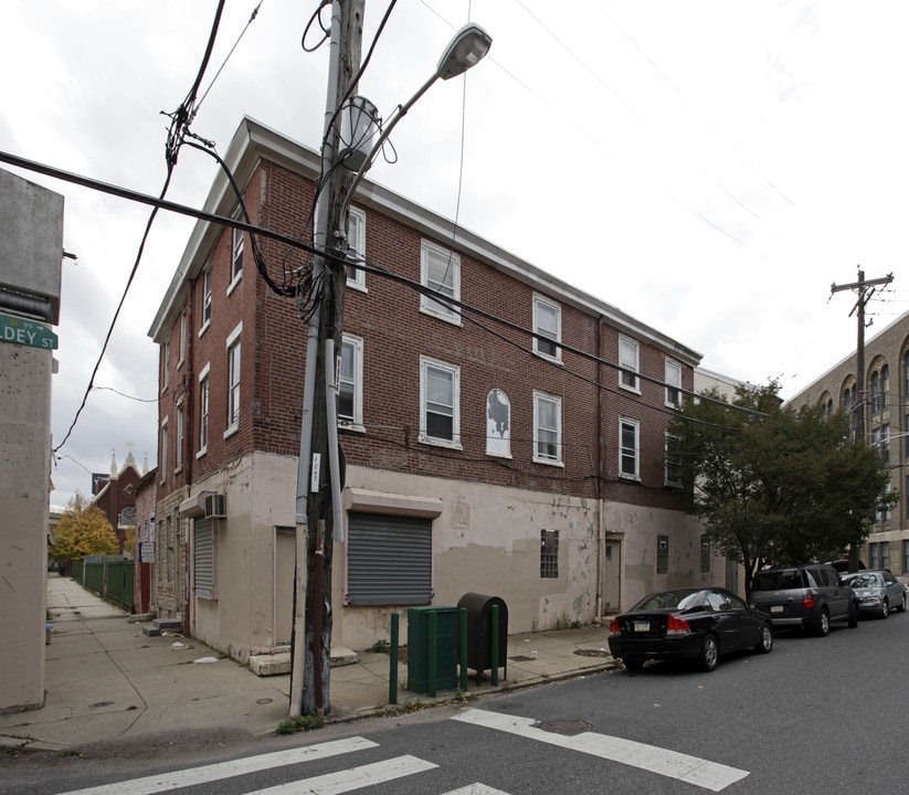 1072 N Front St in Philadelphia, PA - Foto de edificio
