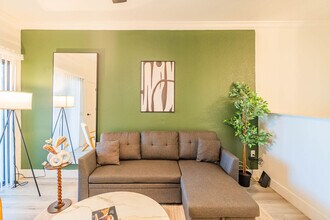 2155 S 55th St in Tempe, AZ - Foto de edificio - Building Photo