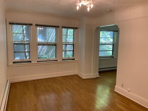 Sara Ann Apartments in Portland, OR - Foto de edificio - Interior Photo
