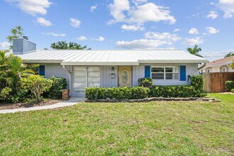 4194 Honeysuckle Ave in Palm Beach Gardens, FL - Building Photo - Building Photo