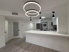 7910 N Colony Cir in Tamarac, FL - Building Photo