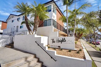 The Heights at Signal Hill in Signal Hill, CA - Foto de edificio - Building Photo