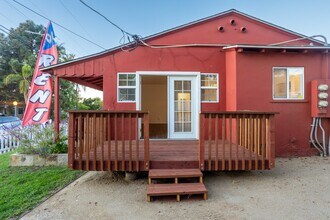 Rolando Place Apartments in San Diego, CA - Foto de edificio - Building Photo