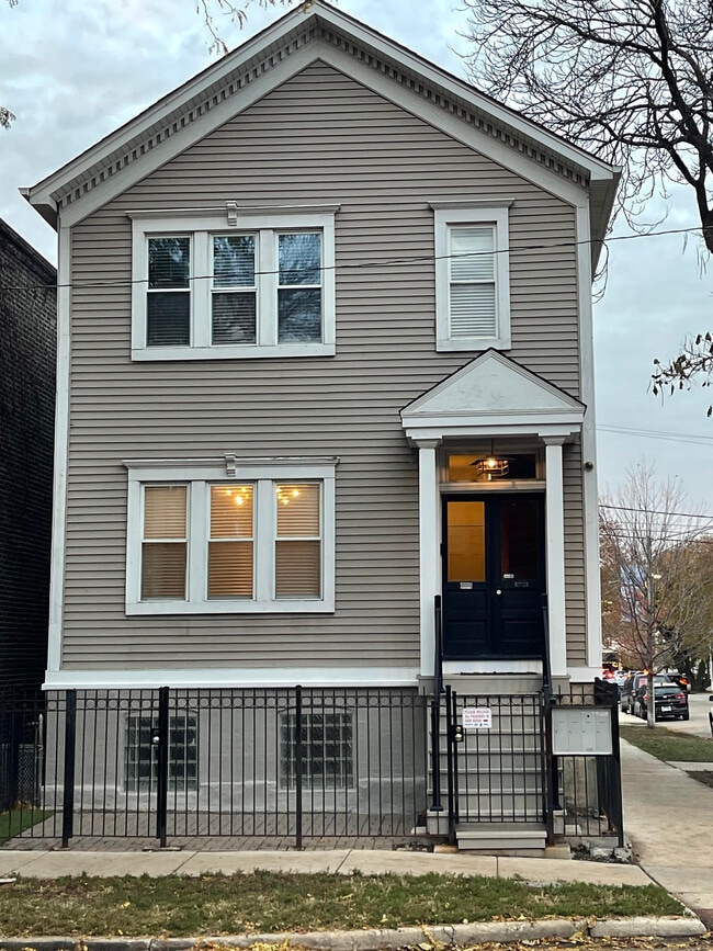 1834 W Thomas St, Unit 1834 W Thomas St #2