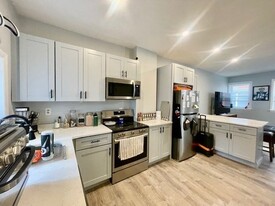 16 Cleveland Pl, Unit 2 Apartamentos