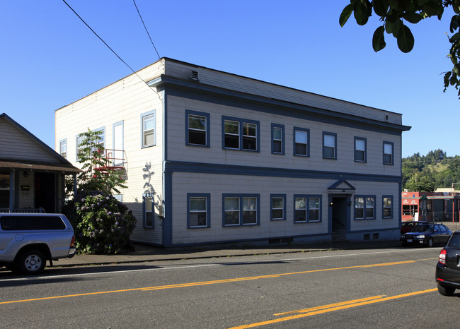 Sellwood Apartments in Portland, OR - Building Photo - Building Photo