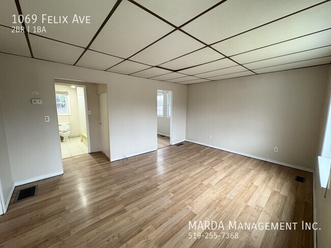 1069 Felix Ave in Windsor, ON - Building Photo - Building Photo