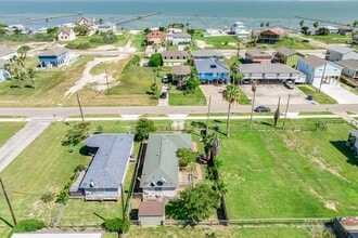 1307 S Live Oak St in Rockport, TX - Building Photo - Building Photo