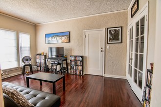 2731 W. 15th Apartments in Los Angeles, CA - Building Photo - Interior Photo