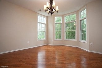 321 Edmonton Ct in Livingston, NJ - Building Photo - Building Photo