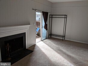 9847 Oakdale Woods Ct in Vienna, VA - Building Photo - Building Photo