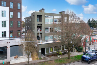 Beautiful City Living Close to Beaches in Seattle, WA - Building Photo - Building Photo