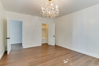 240 S Palm Dr in Beverly Hills, CA - Building Photo - Building Photo