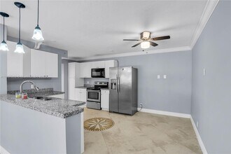105 Lake Emerald Dr in Oakland Park, FL - Building Photo - Building Photo