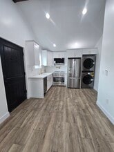 9419 True Ave in Downey, CA - Building Photo - Building Photo