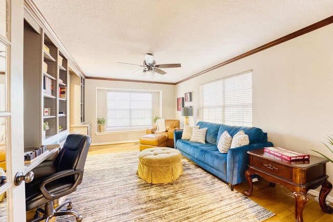 1072 Valley View Dr in Fayetteville, AR - Foto de edificio - Building Photo