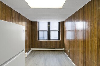 2 N Huron St in Ypsilanti, MI - Foto de edificio - Building Photo